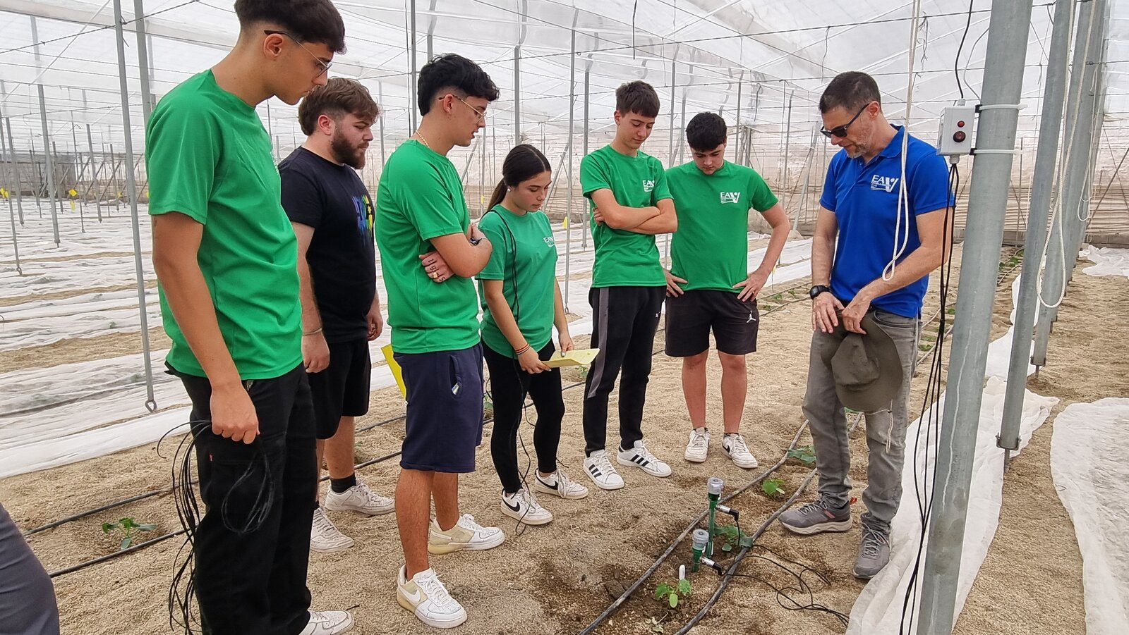 Manejo de tensiómetros de riego en nave 2