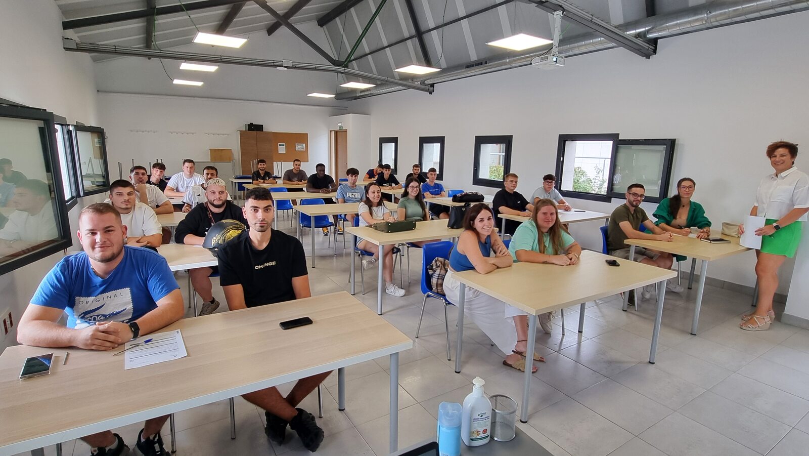 Alumnado en clase teórica en aula G1
